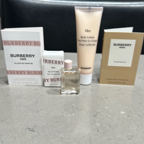 Burberry Bath & Body Burberry Her Mini Sample And Body Lotion Hero